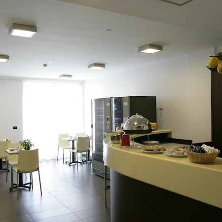 Hotel Pomezia Sporting Ristorante foto