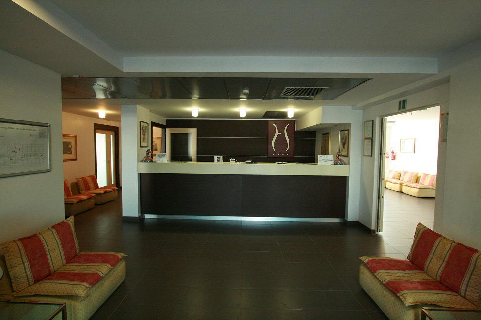 Hotel Pomezia Sporting Esterno foto
