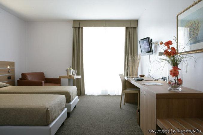 Hotel Pomezia Sporting Camera foto