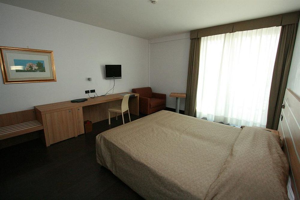 Hotel Pomezia Sporting Esterno foto